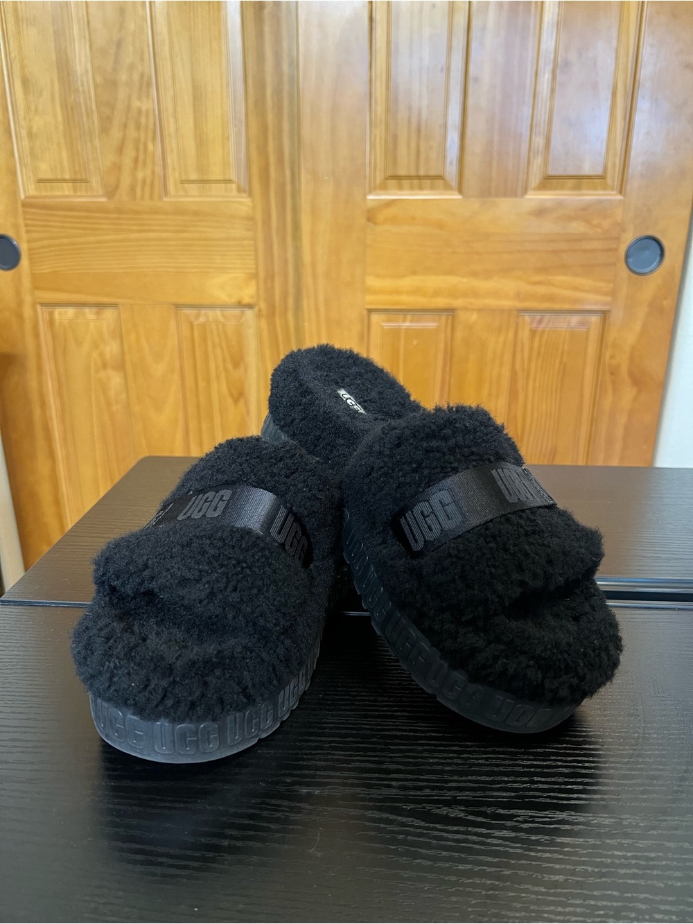 Ugg - Fluffita Black Platform Slides